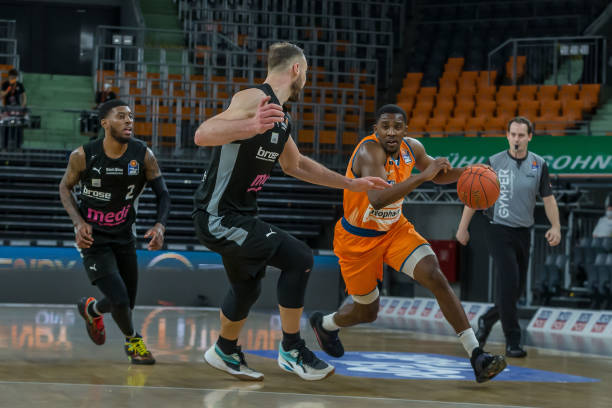 路充满挑战 路充满挑战